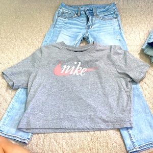 Cropped Nike shirt